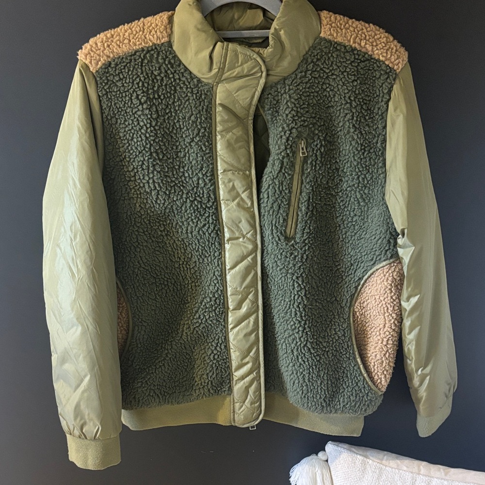Universal Threads Green and Tan Sherpa Jacket - M